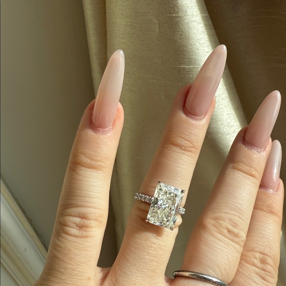 14KT WHITE GOLD RING - Picture 3 of 6